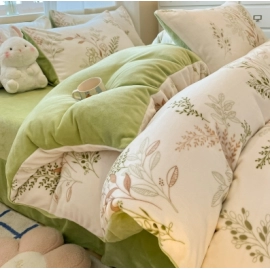 Small Fresh Milk Velvet Thickened Bed Set Four pie..